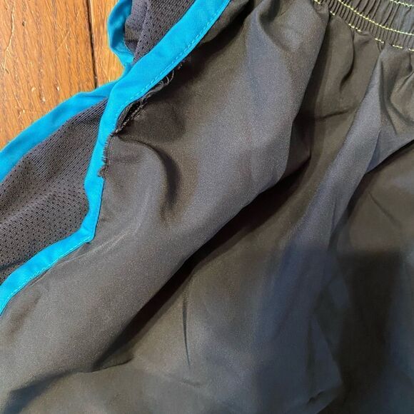 Nike green geometric and neon yellow 2 pack Dri-FIT Tempo Running Shorts - Picture 6 of 8